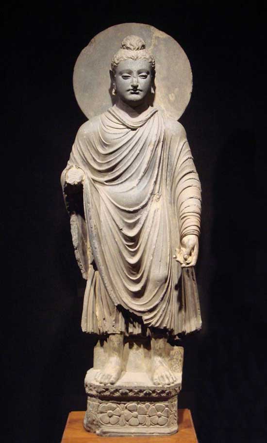 O Buda retratado como um deus grego em uma escultura do Reino de Gandara (Peshawar no Paquistão atual).