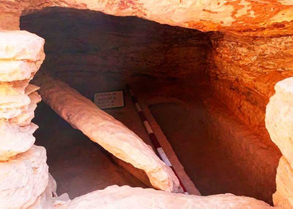 Câmara lateral da tumba com o sarcófago construído na rocha | Foto: Università degli Studi di Milano