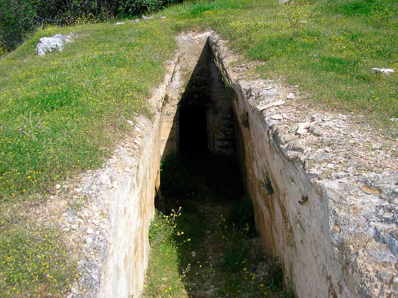 Encontradas tumbas intactas em cemitério da civilização micênica 2