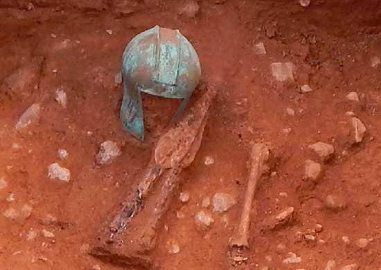 Encontrados valiosos artefatos em cemitério de guerreiros macedônicos 1
