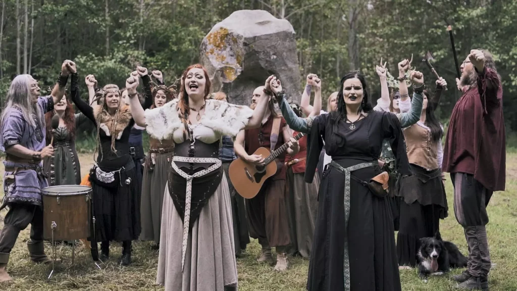 Scurra sings tales from medieval times with a new album: 'Marchands de Fables'